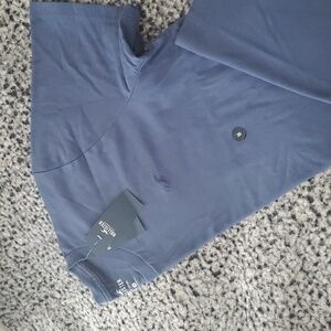 Hollister Men's Blue T-Shirt Medium